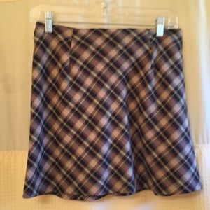 Flattering mini skirt-all kinds of cute.